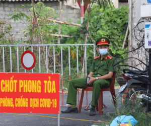 Nóng: UBND TP HCM ra chỉ thị khẩn, yêu cầu dừng chợ tự phát, hoạt động giao thông công cộng