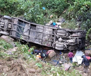Xe buýt lật và rơi xuống khe núi ở Peru, ít nhất 27 người thiệt mạng