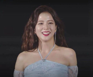 Jisoo đúng là đỉnh cao visual, mặt bóng dầu hay thiếu phấn son mà vẫn đẹp xuất sắc