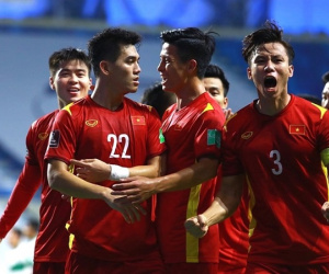 Báo Trung Quốc 'chê' ban huấn luyện đội tuyển Việt Nam không đông đảo và chuyên nghiệp như tuyển Trung Quốc