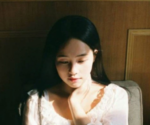 Vô tình vào nhà vệ sinh cùng tình cũ của chồng sắp cưới, cô gái chết điếng trước tiếng cười ha hả và câu nói mở ra bí mật!