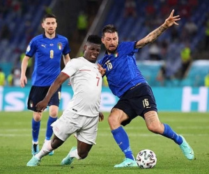 Italia-Xứ Wales: Cú bắt tay lịch sử