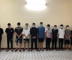 Nhóm 'choai choai' rủ nhau đi ném đá vào trụ sở công an tỉnh