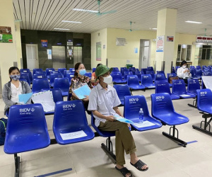 Bệnh viện K vắng vẻ trong ngày khám trở lại sau hơn 1 tháng phong toả vì Covid-19
