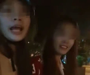 Bị mời ra khỏi chung cư vì không đeo khẩu trang, 2 cô gái trẻ không chấp hành còn đứng đôi co: 'Bảo vệ mà làm như ông nội người ta vậy'