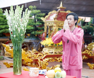 Xôn xao thông tin Hoài Linh nợ tiền gỗ xây Nhà thờ Tổ sau 5 năm vẫn chưa trả, câu trả lời của người 'tố' gây hoang mang