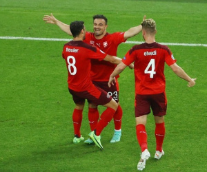 Shaqiri tỏa sáng, Thụy Sỹ mở toang cửa đi tiếp