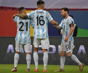 Hạ đẹp Paraguay, Argentina vào tứ kết Copa America 2021