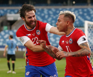 Arturo Vidal đá phản lưới, Chile vẫn giành vé vào tứ kết Copa America
