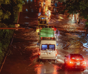 Bắc Bộ mưa dông trên diện rộng, Trung Bộ nắng nóng kéo dài