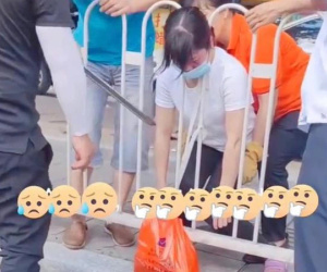 Người phụ nữ trượt té và suýt bị siết cổ chết vì lan can an toàn, thiết kế 'lấy mạng người' của chiếc hàng rào gây chú ý
