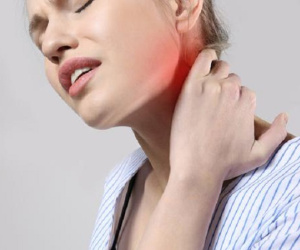 6 sai lầm lớn khiến bạn dễ bị thoái hóa cột sống cổ trước tuổi 30, dân văn phòng cần chú ý nhất điều thứ 5