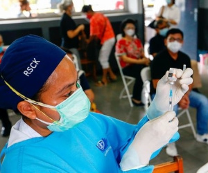 350 nhân viên y tế Indonesia tiêm vaccine vẫn nhiễm Covid-19, hãng dược Trung Quốc nói gì?