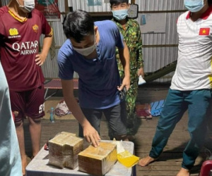 Phát hiện lính biên phòng, đối tượng vứt 20 bánh ma túy rồi bơi ngược về Campuchia