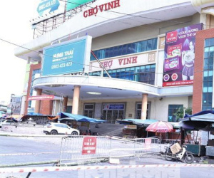 Cảnh vắng 'chưa từng thấy' tại chợ đầu mối Vinh sau 3 ca dương tính với SARS-CoV-2