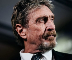 Tỷ phú John McAfee chết trong tù