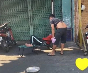 Thấy vợ nằm ngủ dưới nắng, hành động bất ngờ của người chồng bán rau khiến dân mạng hết lời khen ngợi