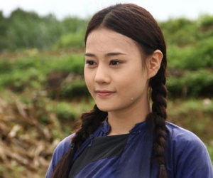 Phương Oanh 'Hương vị tình thân' lộ ảnh thuở mới vào nghề, chưa phẫu thuật thẩm mỹ khiến ai cũng choáng