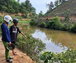 Nghệ An: Ngã xe xuống đập nước, 2 mẹ con đuối nước thương tâm