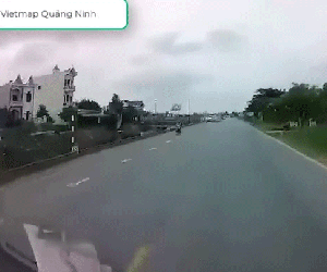 Khoảnh khắc ô tô tuần tra CSGT Hải Dương đâm xe đạp điện, 1 nữ sinh tử vong