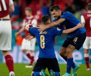 Kịch tính đến giây cuối, Italia vào tứ kết trong ngày đối phương bùng nổ 'không tưởng'