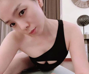 Lệ Quyên than thở phải tự mày mò tập thể dục tại gia, nhưng vòng 1 ỡm ờ cùng cách tạo dáng khó mới gây chú ý