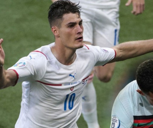'Đôi chân pha lê' đe dọa ngôi vị của Ronaldo: Là ngôi sao đích thực hay cú lừa vĩ đại?