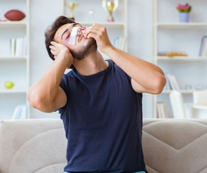 Bé trai 3 tuổi ngưng thở vì ngửa cổ khi chảy máu cam