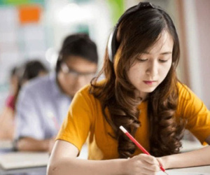 Đọc ngôn tình Trung Quốc mãi, giờ hãy xem đề Văn và bài thi đạt điểm tuyệt đối 'nhà người ta' khác biệt như thế nào