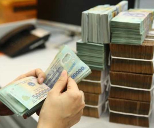 Tiền bớt dồi dào, đã có 'ông lớn' ngân hàng tăng lãi suất huy động