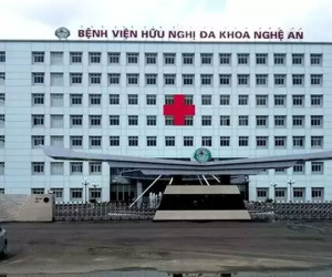 Đưa vợ đi sinh, kiểm tra nhanh phát hiện chồng dương tính SARS-CoV-2, phong tỏa bệnh viện Hữu nghị Đa khoa Nghệ An