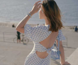 Mẫu váy diện lên tưởng kín đáo nhưng khi quay lưng lại sexy, sang chảnh khiến người ta trầm trồ