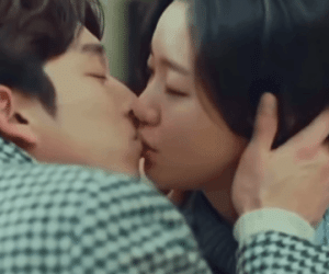 Cảnh hôn bị cắt của Gong Yoo - Kim Go Eun ở Goblin được tung ra, netizen sốc nặng 'sao cuồng nhiệt thế này?'
