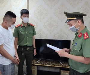 Người đàn ông Trung Quốc đến công an tự thú sau 8 tháng nhập cảnh trái phép