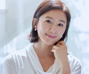 Chị đại Kim Hee Ae tái xuất sau Thế Giới Hôn Nhân, lại hóa nữ cường làm cánh đàn ông khiếp vía