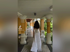Hoa hậu Nguyễn Thị Huyền khoe khoảnh khắc con gái 13 tuổi đi catwalk cực thần thái, ngoại hình và vóc dáng của cô bé nhận cơn mưa lời khen của dân mạng