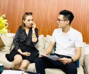 'Cô Xuyến' Hoàng Yến tung ảnh làm việc với luật sư, quyết xử lý đến cùng dù chồng cũ đã lên tiếng xin lỗi