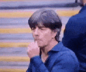 HLV Joachim Low tái diễn hành động 'kinh tởm' trong trận Đức thua Anh