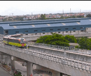 Hình ảnh đoàn tàu tuyến Metro hơn tỷ USD ở Hà Nội do Pháp thiết kế chạy thử nghiệm qua các nhà ga trên cao