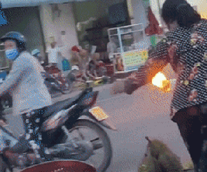 Những ngày buôn bán ế ẩm, bà chị tiểu thương đã có hành động 'chống ế' khiến ai xem xong cũng phải bật cười