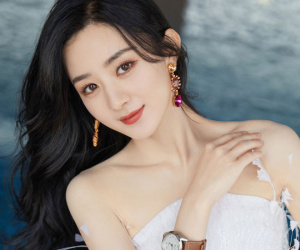 Bị hỏi liệu có chịu nhận 2 tỷ để đi ăn với đại gia hay không, Triệu Lệ Dĩnh đưa ra câu trả lời khiến khán giả ngán ngẩm vì EQ thấp