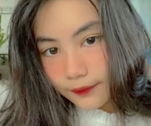 Gái út 13 tuổi nhà MC Quyền Linh ngày càng ra dáng thiếu nữ, kẻ eyeliner đúng chuẩn Gen Z