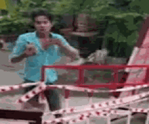 Tự xưng là trung tá, người đàn ông không đeo khẩu trang khiêu khích lực lượng chốt phòng dịch