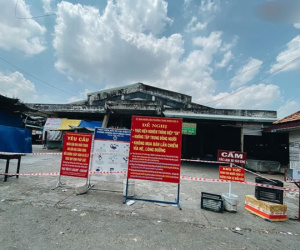 Cận cảnh phong tỏa toàn chợ Tăng Nhơn Phú ở TP. Thủ Đức do có ca F0 từng đến