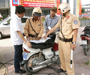 Tang vật và phương tiện vi phạm hành chính được tạm giữ như thế nào?