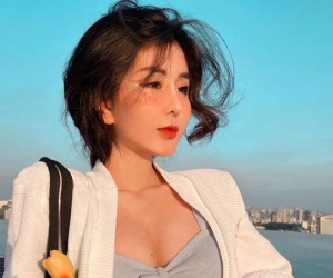 Nữ thần học đường một thời khoe body cực cháy, netizen lại 'soi' ra gương mặt hình như hơi khác?