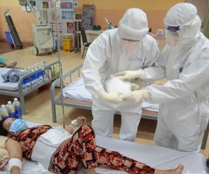 Bị bỏng nước sôi khá sâu, người phụ nữ nghèo đi cấp cứu mới biết mắc COVID-19