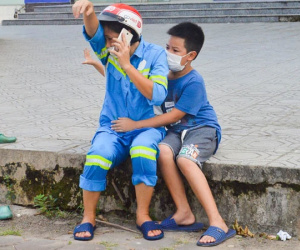 Cuộc sống của nữ cử nhân Triết học làm công nhân dọn rác nuôi con tự kỷ: Lúc mới đi làm, những đứa con hay chê 'mẹ hôi lắm'