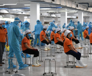 Hà Nội xuyên đêm xét nghiệm 1.500 công nhân thuộc khu công nghiệp nơi ghi nhận nam bảo vệ dương tính SARS-CoV-2