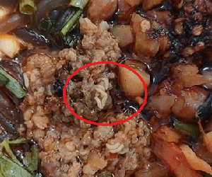 Đăng clip bát mì có giòi bò ngoe nguẩy hỏi có nên bóc phốt không nhưng cô gái bất ngờ bị dân mạng 'lật tẩy' chiêu trò này